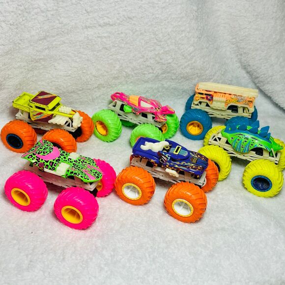 Hot Wheels Monster Jam Trucks Glow In Dark Monster Truck Lot Of 6 1:64 Scale HTF - Picture 3 of 4